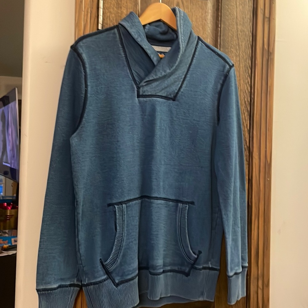 Men’s cowl neck sweat shirt